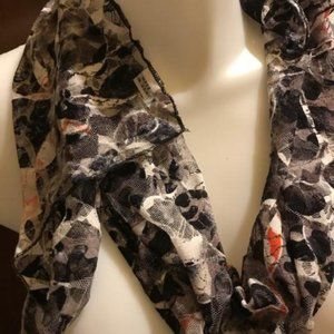 Luxurious Lace Ladie's Scarf Blk and Wht burnout